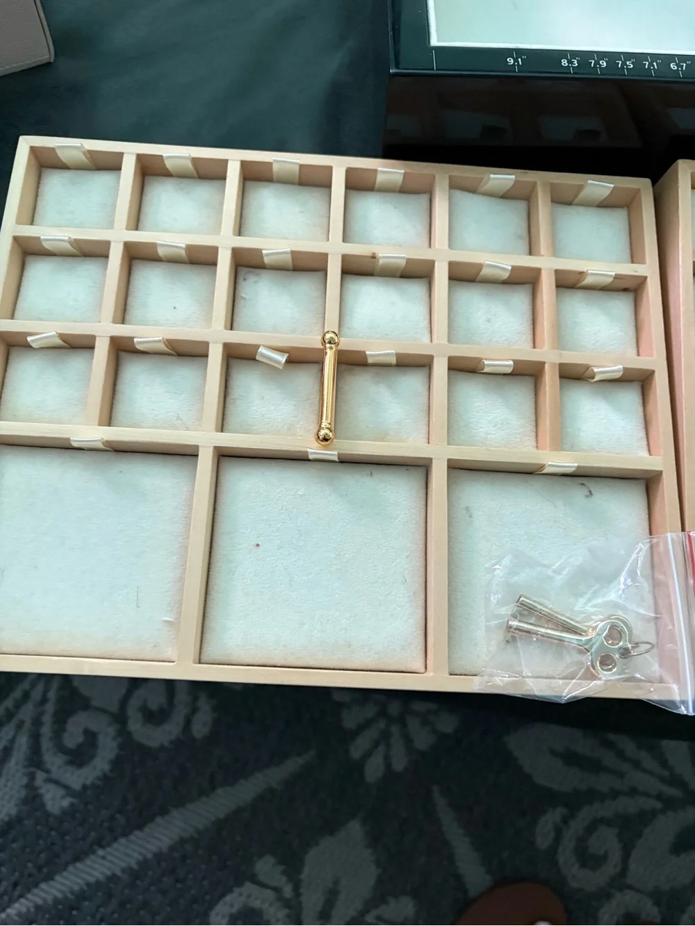 Pandora glass pieces presentation